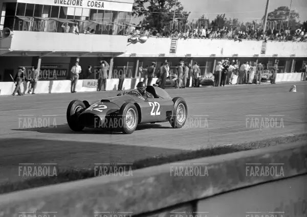 Juan Manuel Fangio su Ferrari, Gp di Monza, 1956 - Farabola Immagine digitale