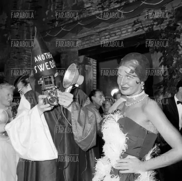 La contessa Pasolini a una festa mondana, Venezia, 1954 - Farabola Immagine digitale
