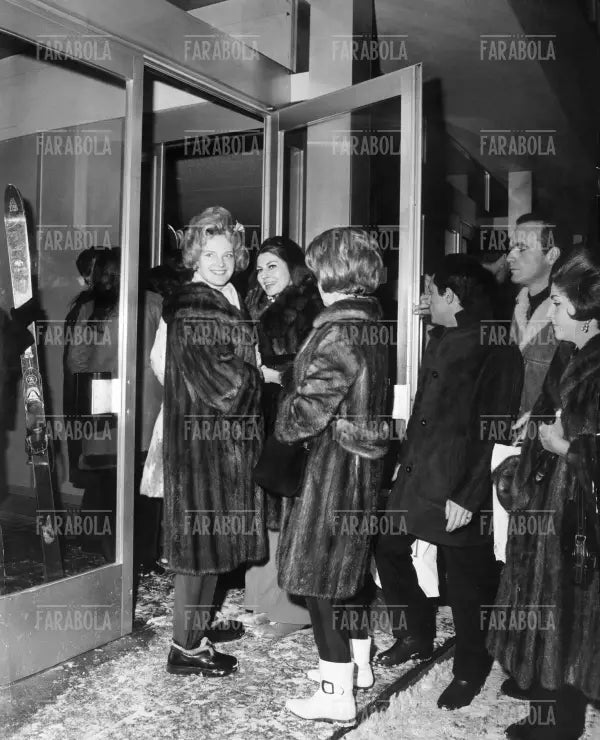 La principessa Soraya a Sankt Moritz, 1966 - Farabola Immagine digitale