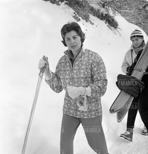 La principessa Soraya sugli sci a Sankt Moritz, 1959 - Farabola Immagine digitale