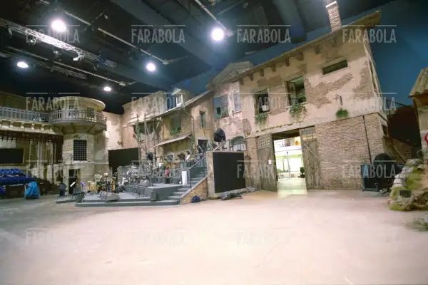 La scenografia del programma 125 Milioni di Caz....te, 2001 - Farabola Immagine digitale