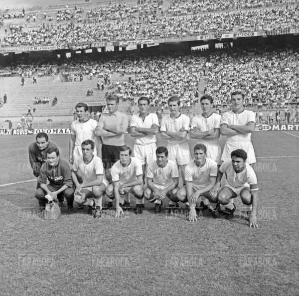 La squadra del Catania, Milan - Catania, 1964 - Farabola Immagine digitale