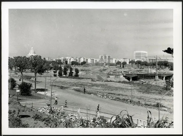Foto Vintage, Roma 1942, Vittorio De Sica dai microfoni Eiar, stampa 24x18 cm Foto Vintage, Roma 1942, Vittorio De Sica dai microfoni Eiar, stampa 24x18 cm