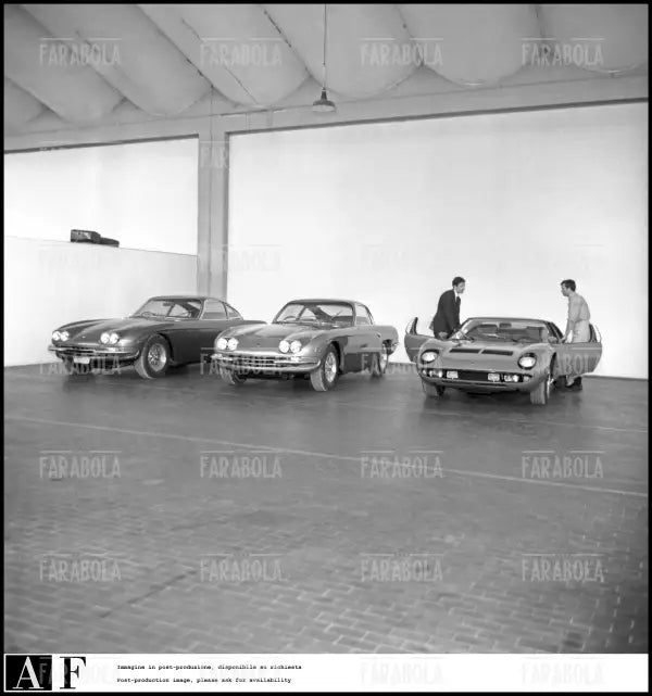 Lamborghini 400 GT e Lamborghini Miura, Sant'Agata Bolognese, 1968 - Farabola Immagine digitale