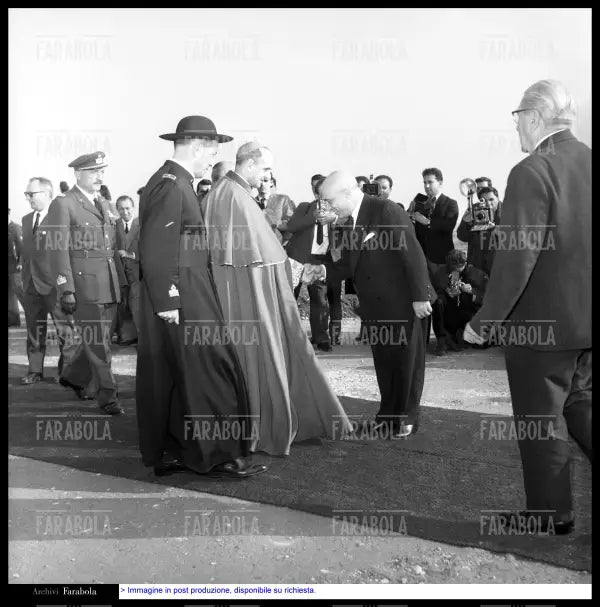L'arcivescovo Montini e il presidente del Consiglio Fanfani, Milano, 1962 - Farabola Immagine digitale