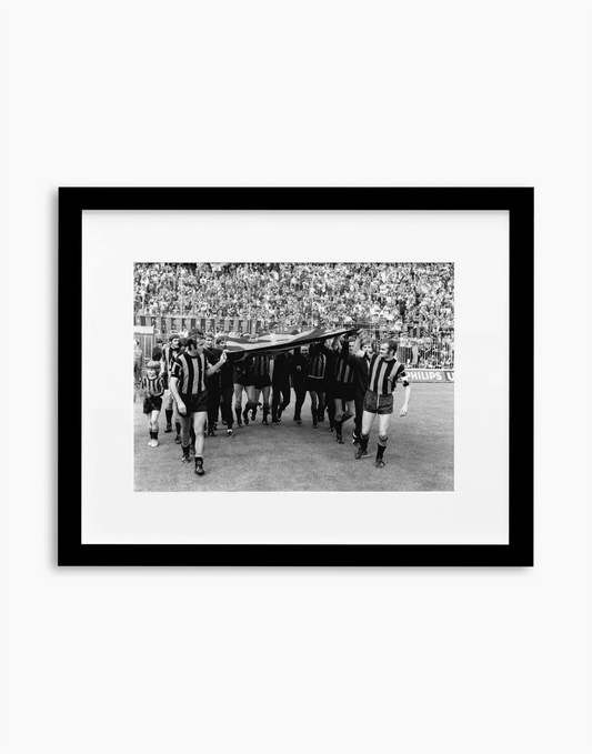 L'Inter festeggia lo scudetto, 1971 — stampa fine art con cornice nera