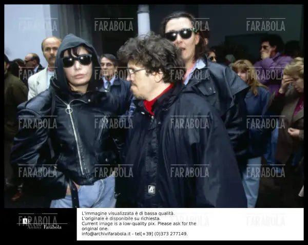 Loredana Bertè ai funerali di Mia Martini, 1995 - Farabola Immagine digitale