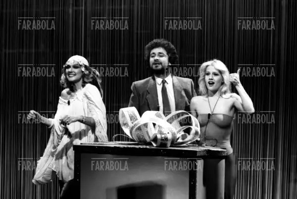 Loretta Goggi, Beppe Grillo ed Heather Parisi, Fantastico, 1979 - Farabola Immagine digitale