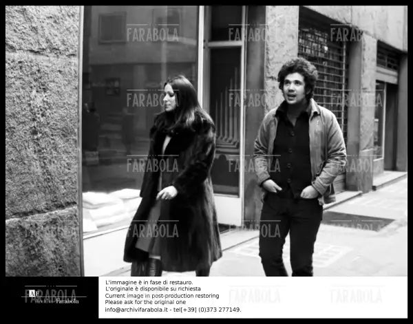 Lucio Battisti e Grazia Letizia Veronese, Milano, 1974 - Farabola Immagine digitale