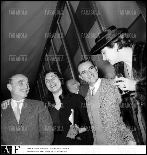Lucio Fontana ed Alberto Lattuada, 1955 - Farabola Immagine digitale