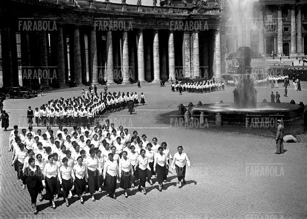 Maestre in visita a San Pietro, Roma, 1933 - Farabola Immagine digitale