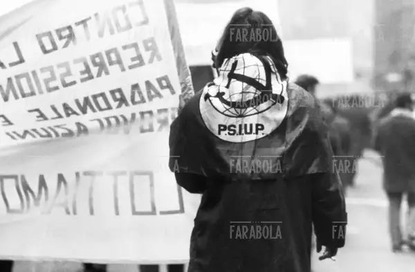 Manifestazione antifascista, Milano, 1971 - Farabola Immagine digitale