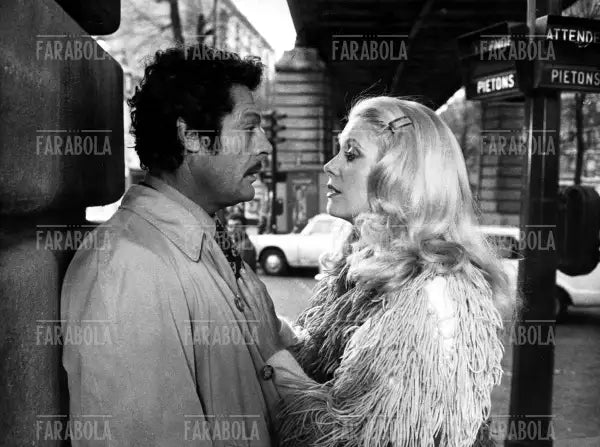 Marcello Mastroianni e Catherine Deneuve in una scena del film Niente di grave..., 1973 - Farabola Immagine digitale