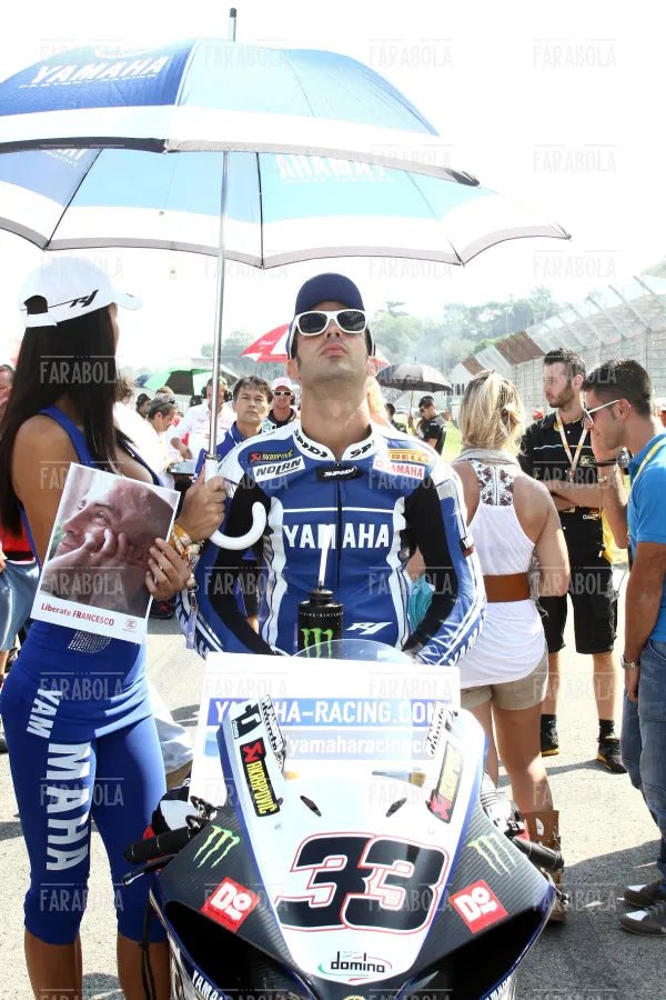 Marco Melandri su Yamaha YZF R1, World Championship Superbike, 2011 - Farabola Immagine digitale