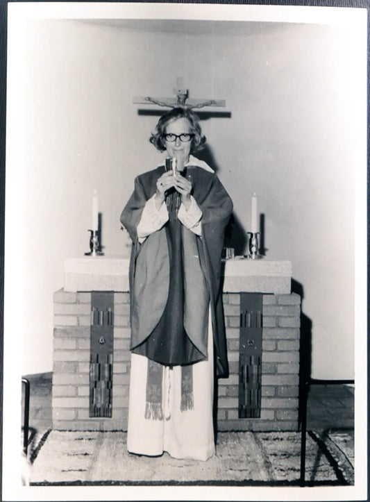 Margaret Sahlin sacerdotessa luterana Ft 3032 - Stampa 24x18 cm - Farabola Stampa ai sali d'argento