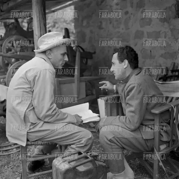 Mario Monicelli e Alberto Sordi sul set del film La grande guerra, 1959 - Farabola Immagine digitale