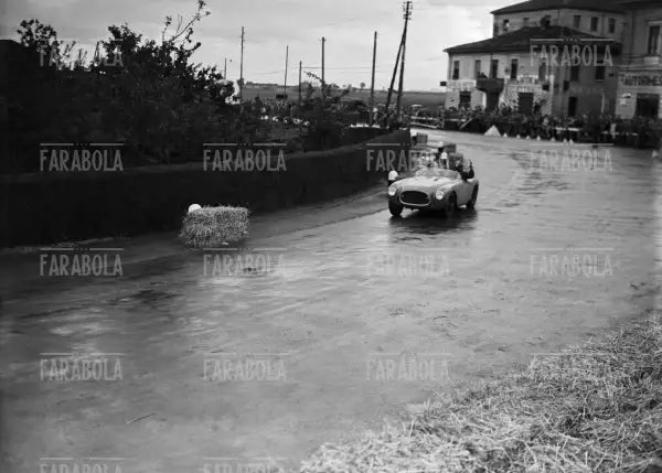 Marzotto e Marini su Ferrari 225S, Mille Miglia, 1952 - Farabola Immagine digitale