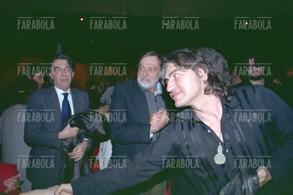 Massimo Moratti, Gino Strada e Luciano Ligabue, Milano, 2002 - Farabola Immagine digitale