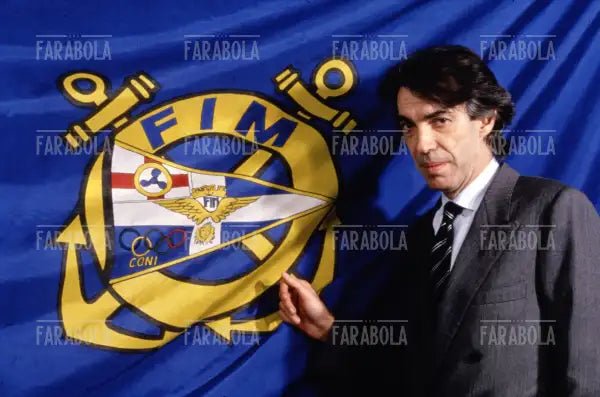 Massimo Moratti nelle sede della Federazione Italiana Motonautica, Milano, anni 90 - Farabola Immagine digitale
