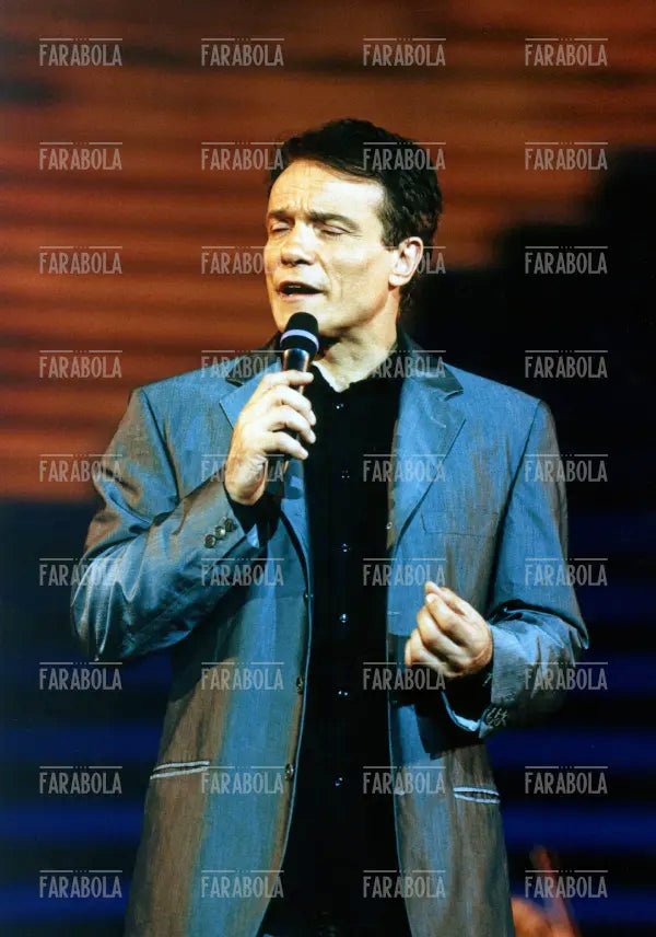 Massimo Ranieri in concerto all'Arena di Verona, 1999 - Farabola Immagine digitale