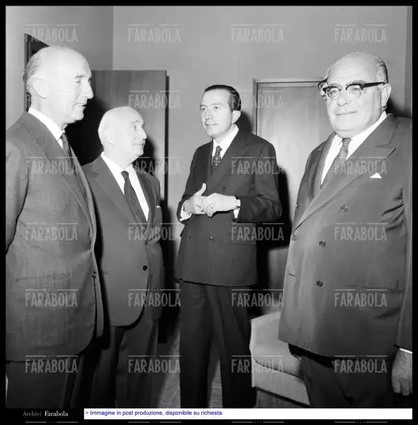 Michele Mazza, Angelo RIzzoli, Giulio Andreotti e Andrea Rizzoli, Milano, 1967 - Farabola Immagine digitale