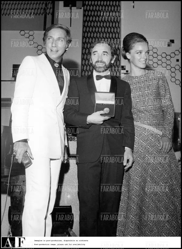 Mike Bongiorno, Charles Aznavour e Aba Cercato, Festival di Venezia, 1969 - Farabola Immagine digitale