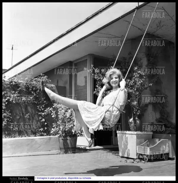 Monica Vitti, Milano, 1960 - Farabola Immagine digitale