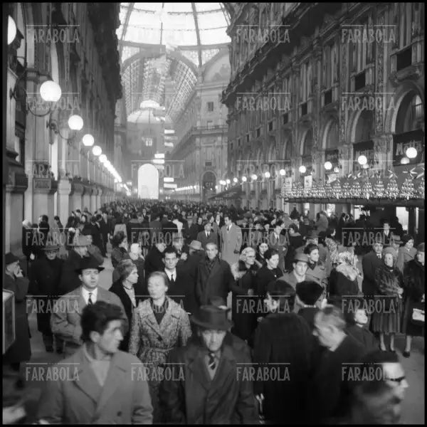 Natale in Galleria Vittorio Emanuele II, Milano, 1962 - Farabola Immagine digitale