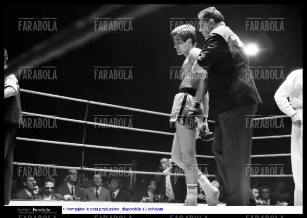 Nino Benvenuti vince il titolo mondiale pesi junior, 1965 - Farabola Immagine digitale