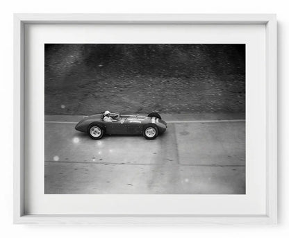 Nino Farina su Ferrari, 500 Miglia di Indianapolis 1956 - Farabola Fotografia