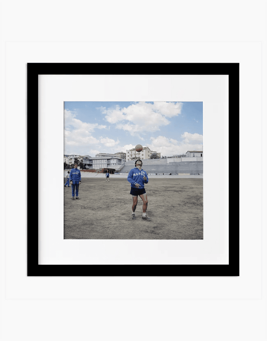 Omar Sivori palleggia, Napoli 1966 - Farabola WhiteWall App Product