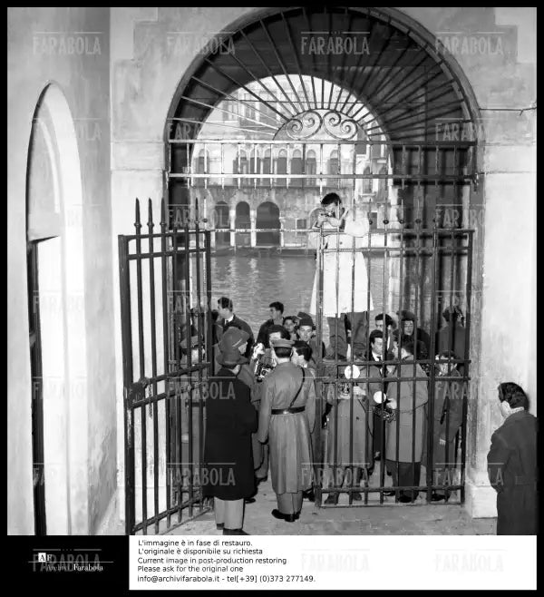Omicidio Wilma Montesi, fotografi al Palazzo di Giustizia, 1957 - Farabola Immagine digitale