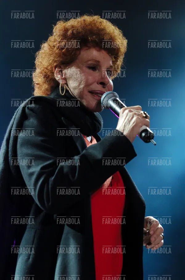 Ornella Vanoni, concerto per l'inaugurazione del grattacielo Pirelli, Milano, 2004 - Farabola Immagine digitale