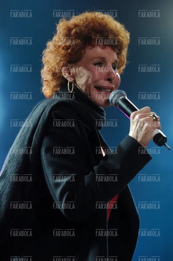Ornella Vanoni, concerto per l'inaugurazione del grattacielo Pirelli, Milano, 2004 - Farabola Immagine digitale