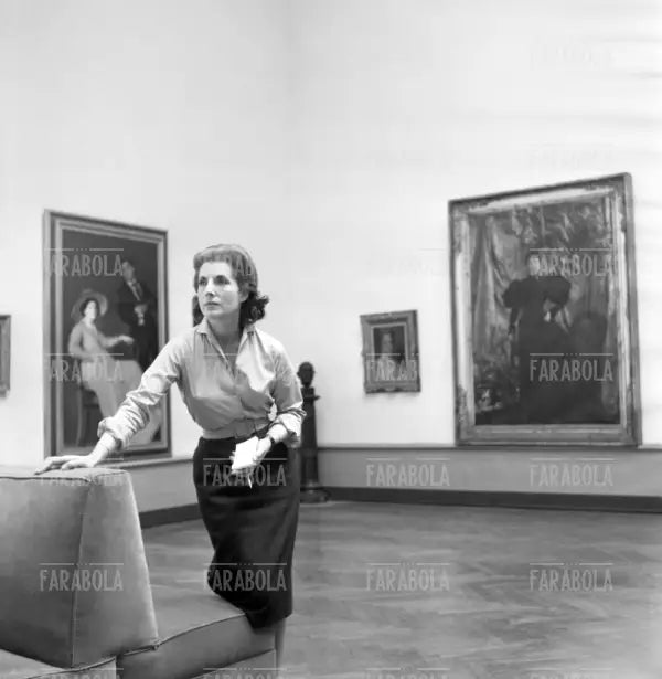 Palma Bucarelli in una sala della Galleria Nazionale di Arte Moderna, Roma, 1959 - Farabola Immagine digitale