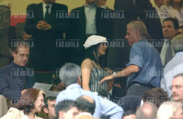 Paolo Berlusconi, Natalia Estrada e Teo Teocoli, Milan vs Inter, 2003 - Farabola Immagine digitale