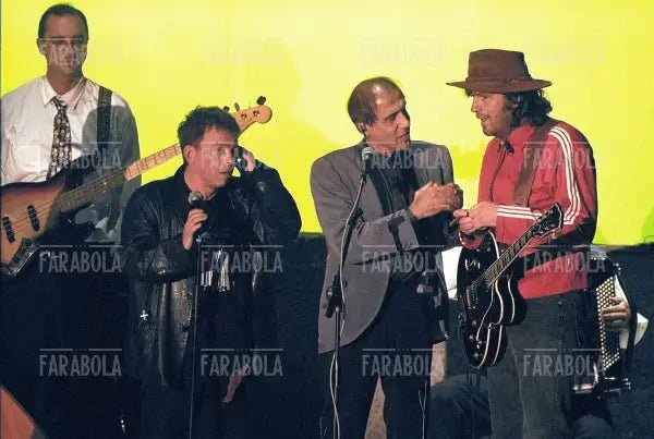 Paolo Rossi, Adriano Celentano e Emir Kusturica, Francamente me ne infischio, 1999 - Farabola Immagine digitale