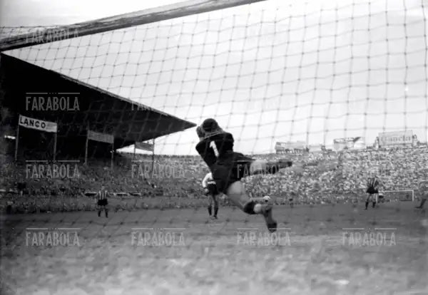 Parata di Franzosi, Inter vs Atalanta, 1949 - Farabola Immagine digitale