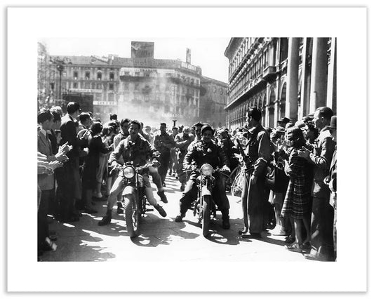 Partigiani a Milano, 1945 - Farabola Fotografia