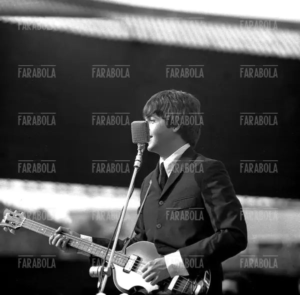 Paul McCartney, Concerto dei Beatles, Velodromo Vigorelli, Milano, 1965 - Farabola Immagine digitale