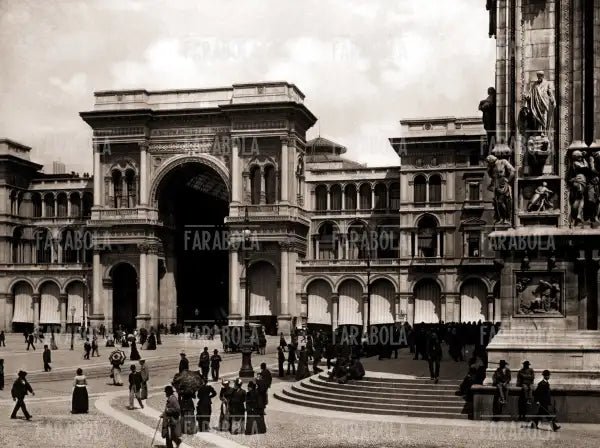 Piazza del Duomo e Galleria Vittorio Emanuele II, Milano, 1905 - Farabola Immagine digitale