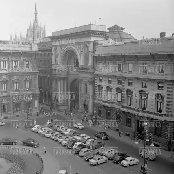 Piazza della Scala, Milano, 1960 - Farabola Immagine digitale