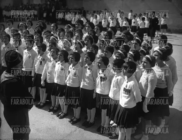 Piccole Italiane della scuola XX settembre, Roma, 1934 - Farabola Immagine digitale