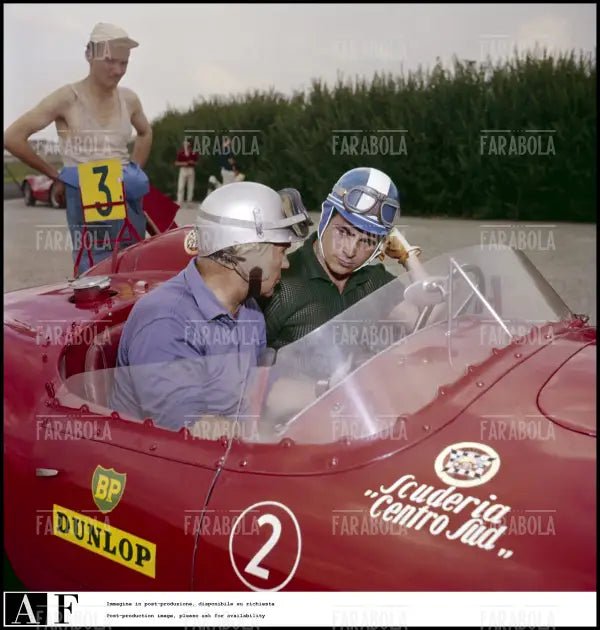 Piero Taruffi e Maurizio Arena su una Maserati, 1960 - Farabola Immagine digitale