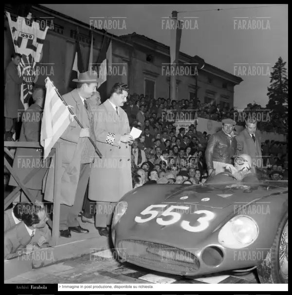 Piero Taruffi su Maserati 330S Fantuzzi, Mille Miglia, 1956 - Farabola Immagine digitale