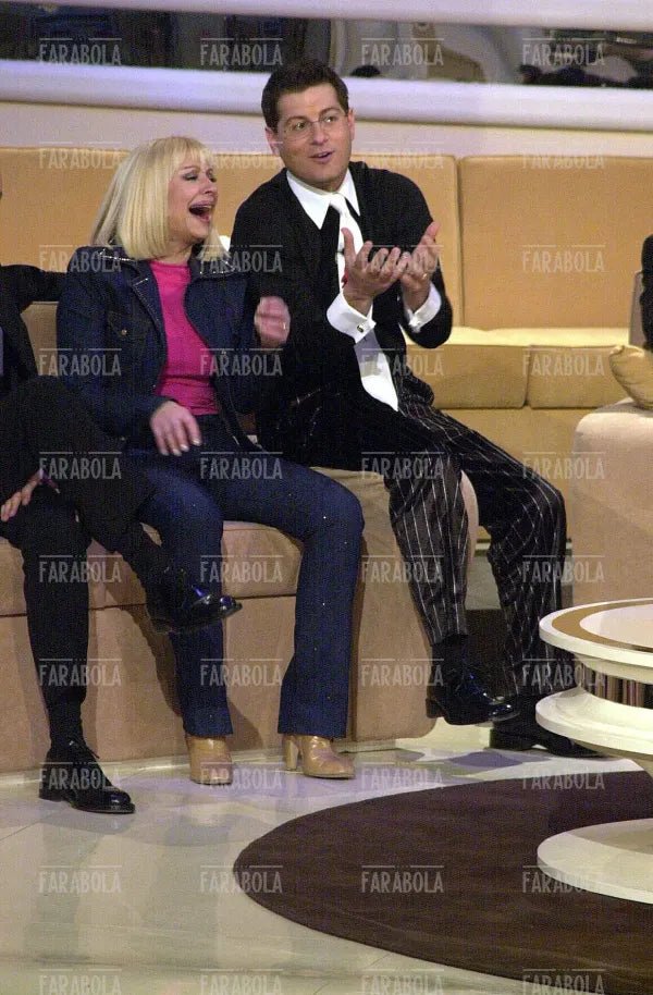 Raffaella Carrà ed Enrico Papi, Sanremo, 2001 - Farabola Immagine digitale