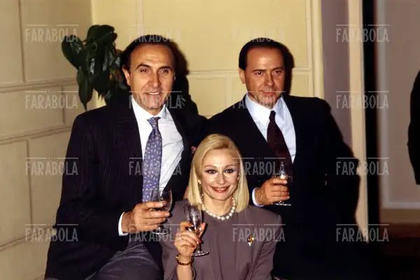 Raffaella Carrà, Pippo Baudo e Silvio Berlusconi, Milano, anni 80 - Farabola Immagine digitale