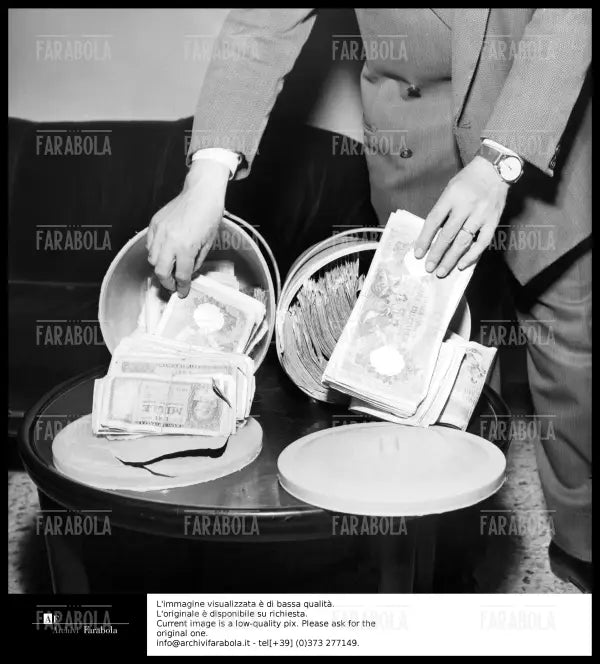 Rapina di via Osoppo, la refurtiva, Milano, 1958 - Farabola Immagine digitale