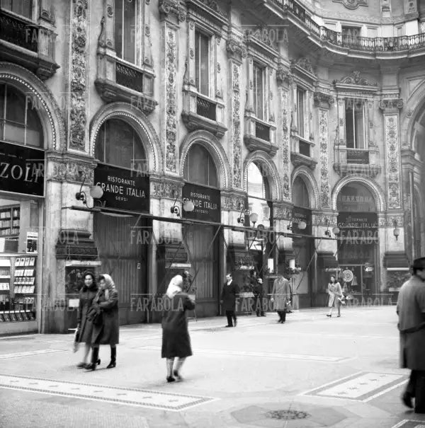 Ristorante Grande Italia in Galleria Vittorio Emanuele II, Milano, 1963 - Farabola Immagine digitale