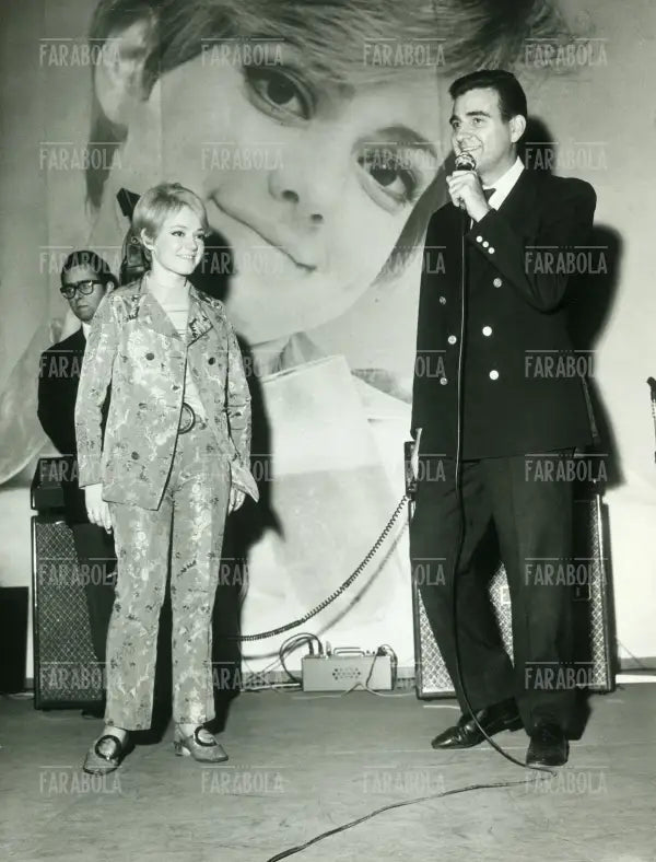 Rita Pavone e Teddy Reno al Palazzetto dello Sport, Torino, 1968 - Farabola Immagine digitale